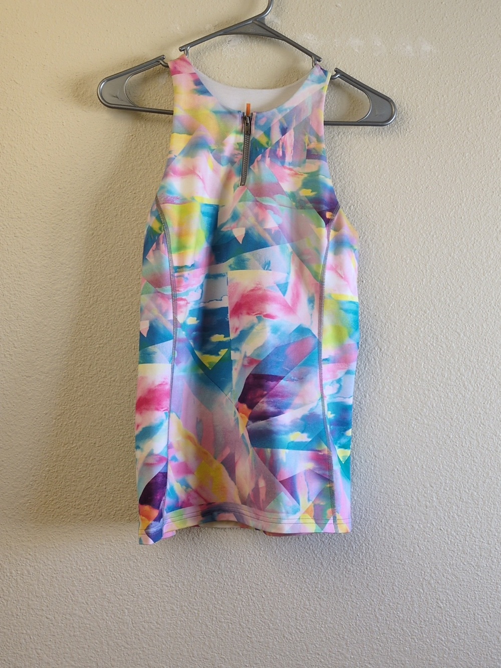 Lucy.com Colorful Abstract Print Tank Top Zip Front Size M Pastel Beauty